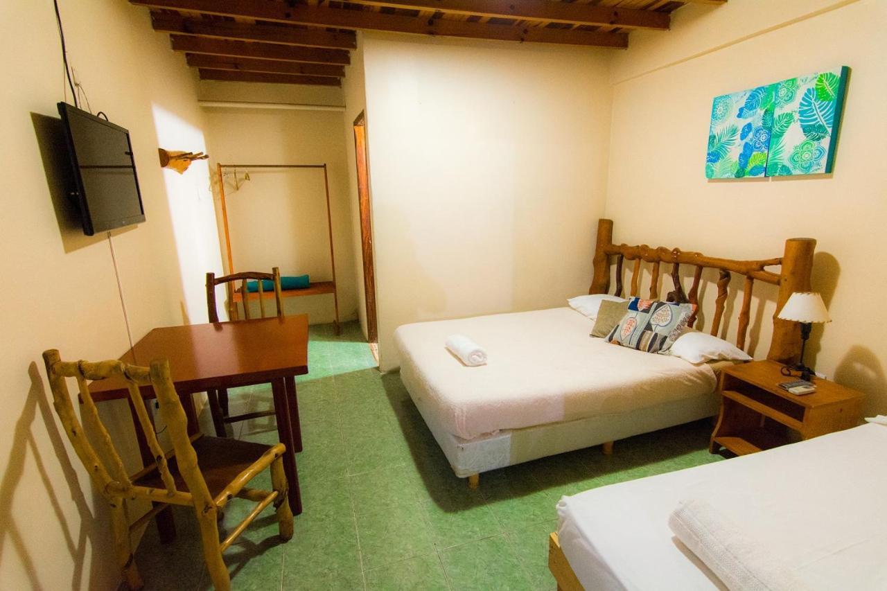 Posada Los Tajibos プエルト・イグアス エクステリア 写真